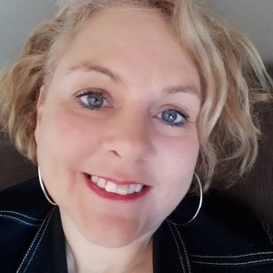 Meet your Posher, Naomi sara